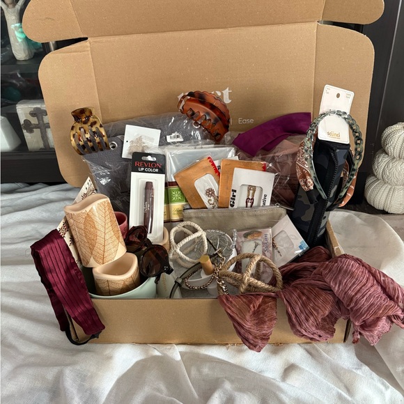Boho Mystery Box πͺ΄πΌπ¦ - Picture 2 of 5